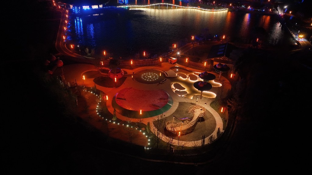 20221003宋井桃源-大门-时光隧道-人多延时-夜景-拍摄张昌明-小桃气DJI_0039.jpg