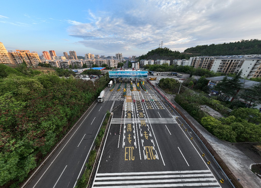 高速路口-旅服中心DJI_0518.jpg